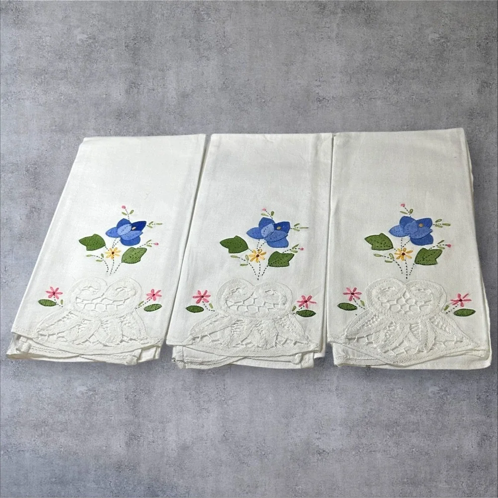 Set‎ of 5 - Vintage Hand Appliqued Fingertip Towel with Blue Flower